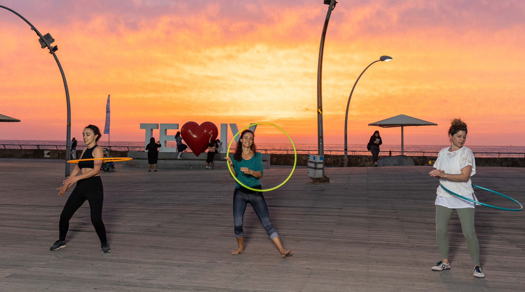 שעורי הולה הופ בכניסה חופשית בנמל תל אביב